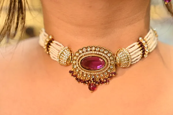 Wine_Royal_Classic_Kundan_Necklace_Set_For_Women