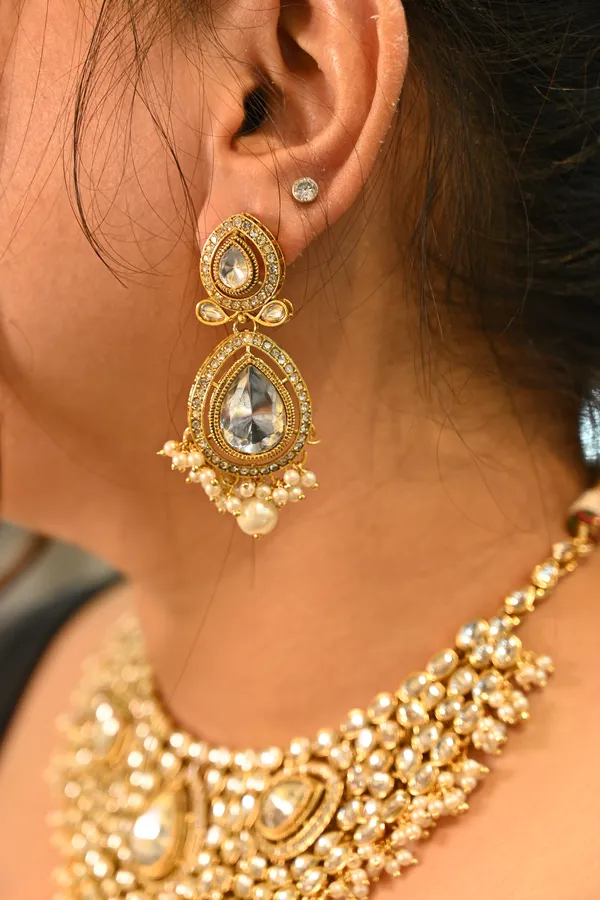 Golden_Finish_Luxury_Rajwadi_Kundan_Necklace_Set_For_Women