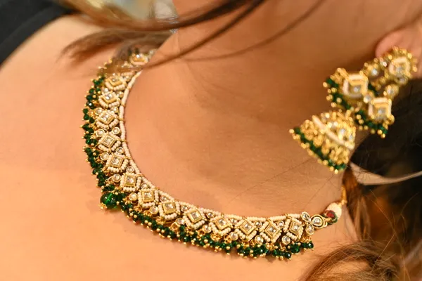 Dark_Green_Golden_Traditional_Handmade_Kundan_Bridal_Necklace