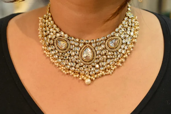 Golden_Finish_Luxury_Rajwadi_Kundan_Necklace_Set_For_Women