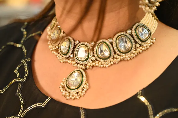 Golden_Finish_Premium_Mozonite_Kundan_Bridal_Necklace