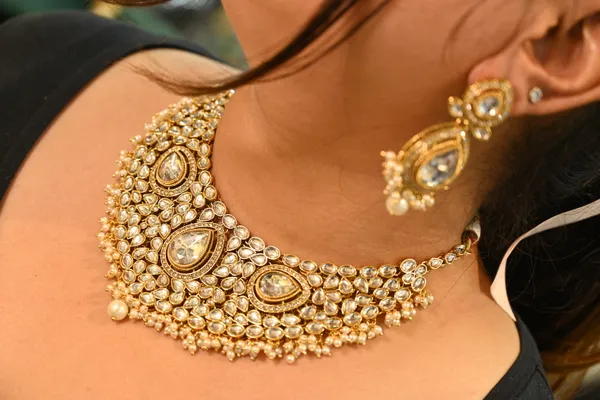 Golden_Finish_Luxury_Rajwadi_Kundan_Necklace_Set_For_Women