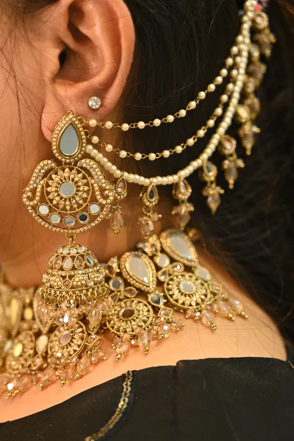 Golden_Finish_Traditional_Mirror_Work_Kundan_Necklace_For_Women