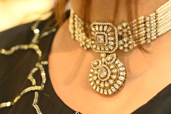 Golden_Finish_Mozonite_Kundan_Designer_Brass_Necklace_For_Women