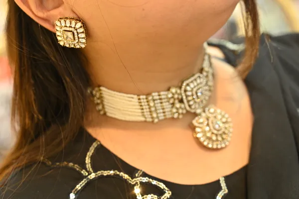 Golden_Finish_Mozonite_Kundan_Designer_Brass_Necklace_For_Women