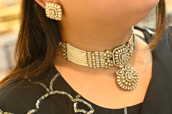 Golden_Finish_Mozonite_Kundan_Designer_Brass_Necklace_For_Women