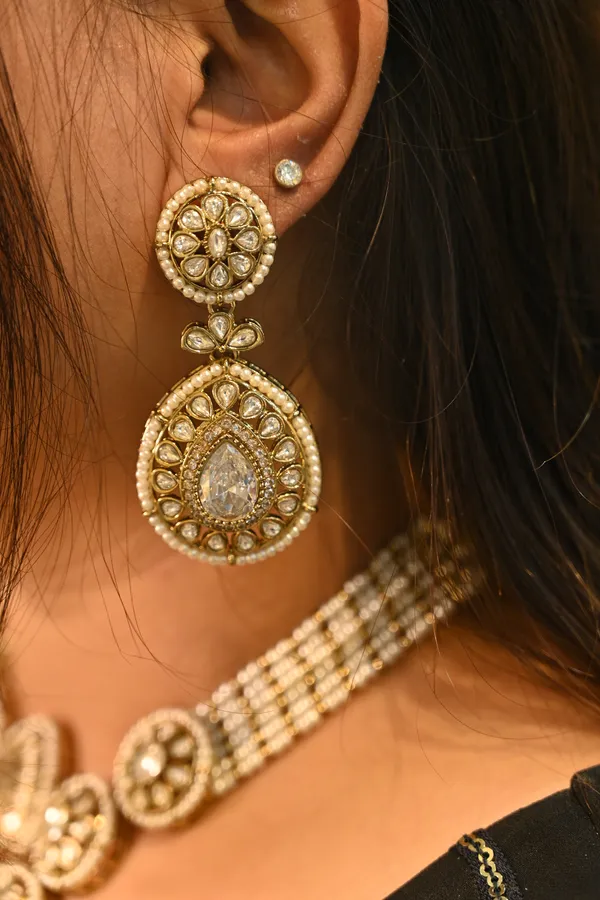 Golden_Finish_Mozonite_Kundan_Designer_Brass_Necklace_For_Women
