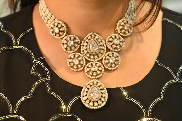 Golden_Finish_Mozonite_Kundan_Designer_Brass_Necklace_For_Women