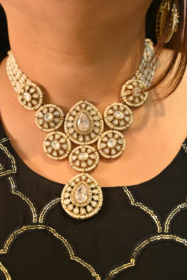 Golden_Finish_Mozonite_Kundan_Designer_Brass_Necklace_For_Women