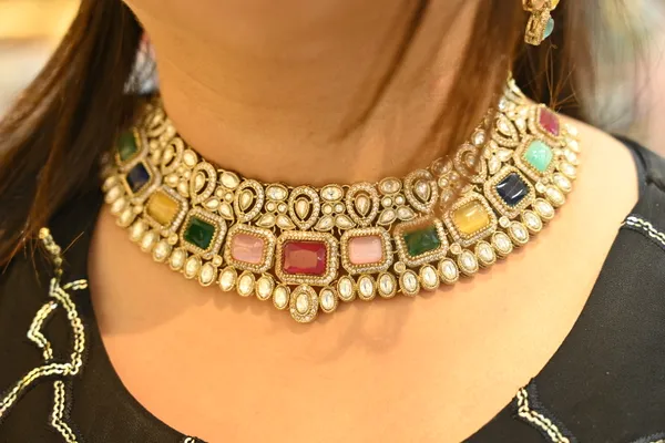 Multicolor_Dual-Tone_Mozonite_Kundan_Necklace_For_Women