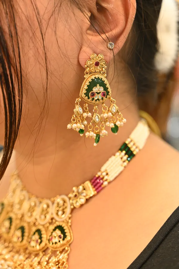 Golden_Finish_Ethnic_Party_Wear_Brass_Necklace_For_Women