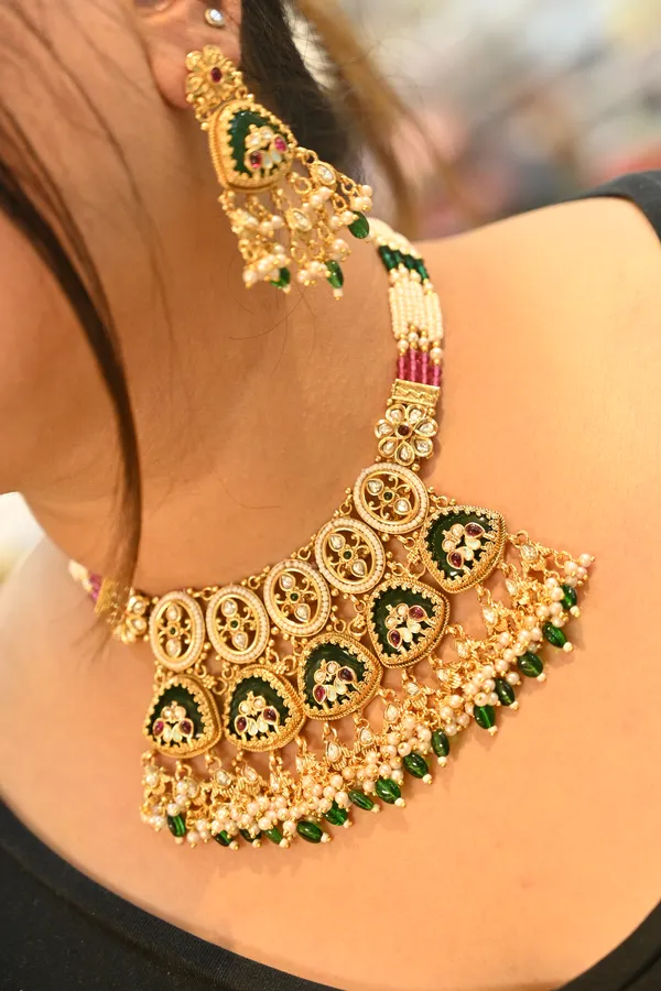 Golden_Finish_Ethnic_Party_Wear_Brass_Necklace_For_Women