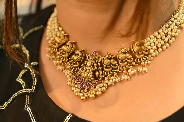 Golden_Ethnic_Party_Wear_Brass_Necklace_For_Women