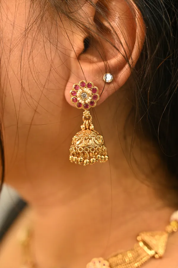 Golden_Finish_Premium_Look_Kundan_Statement_Necklace_For_Women