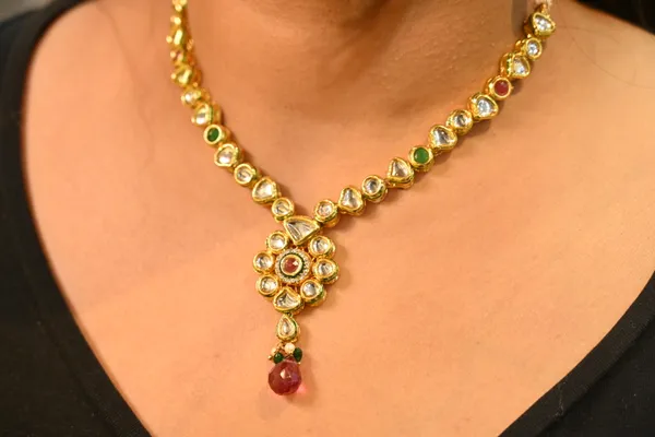 Gold_Plated_Kundan_Party_Necklace_For_Women