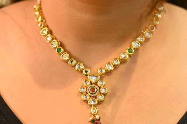 Gold_Plated_Kundan_Party_Necklace_For_Women