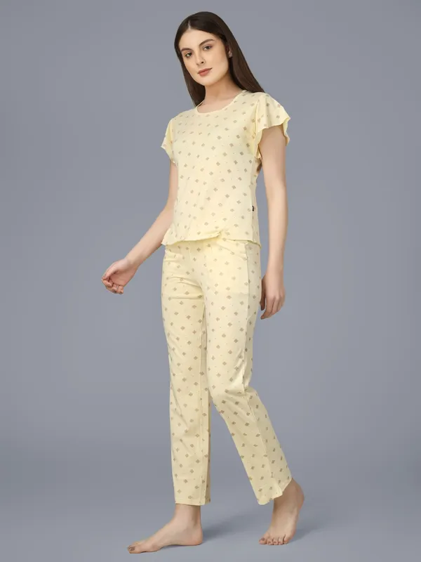 Plus_Size_Printed_Round_Neck_Short_Sleeve_Nightsuit_Set_-_Comfortable_Nightwear_Top_&_Pajama_Set,_Soft_Sleepwear_for_Women