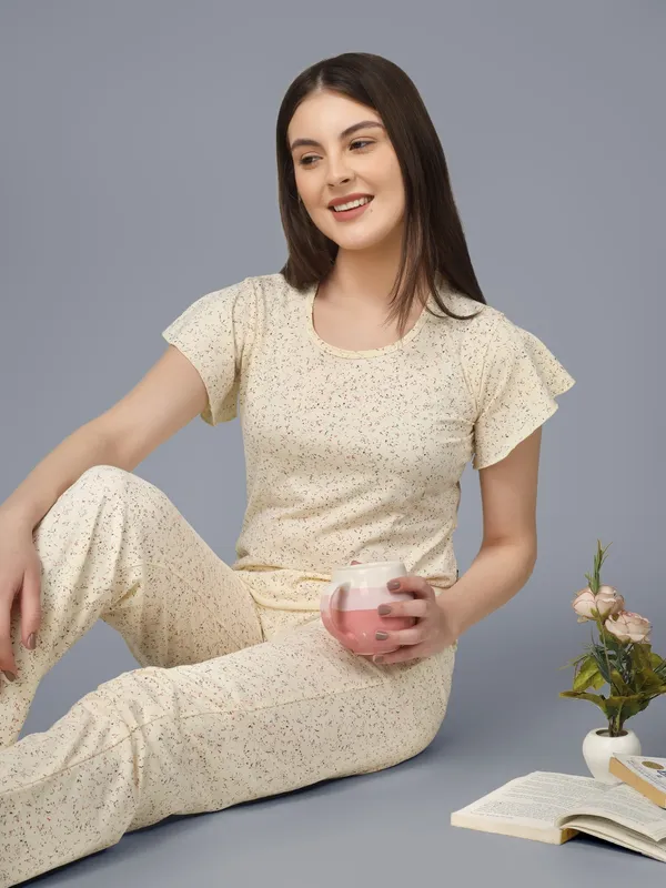 Plus_Size_Printed_Round_Neck_Short_Sleeve_Nightsuit_Set_-_Comfortable_Nightwear_Top_&_Pajama_Set,_Soft_Sleepwear_for_Women