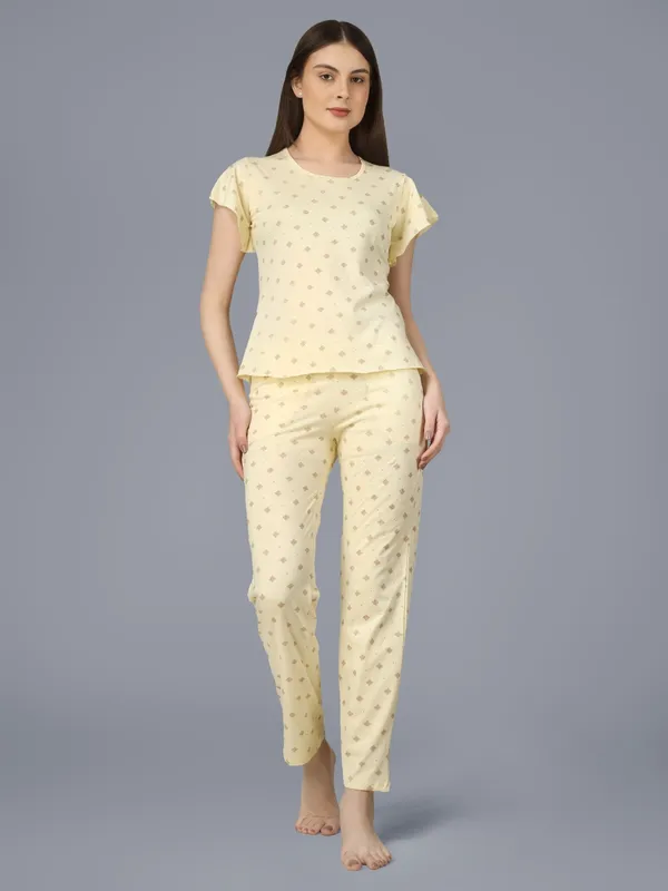 Plus_Size_Printed_Round_Neck_Short_Sleeve_Nightsuit_Set_-_Comfortable_Nightwear_Top_&_Pajama_Set,_Soft_Sleepwear_for_Women
