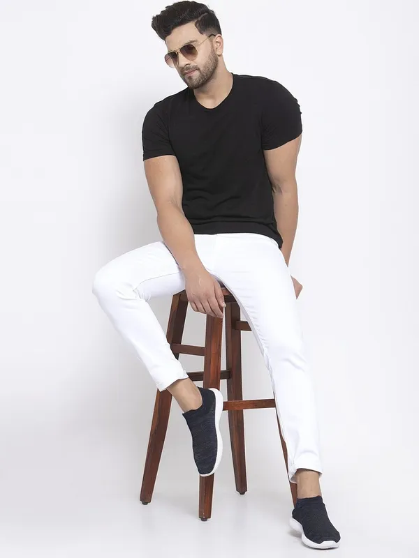 White_Cotton_Lycra_Blend_Slim_Mid_Rise_Jeans_For_Men