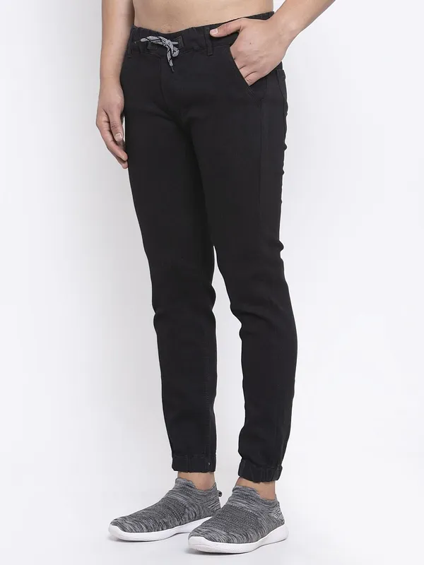 Black_Cotton_Lycra_Blend_Jogger_Fit_Mid_Rise_Jeans_For_Men