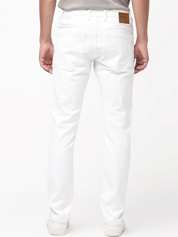 White_Cotton_Blend_Slim_Mid_Rise_Jeans_For_Men