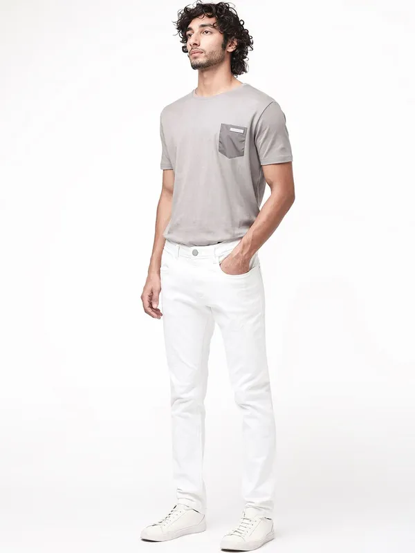 White_Cotton_Blend_Slim_Mid_Rise_Jeans_For_Men