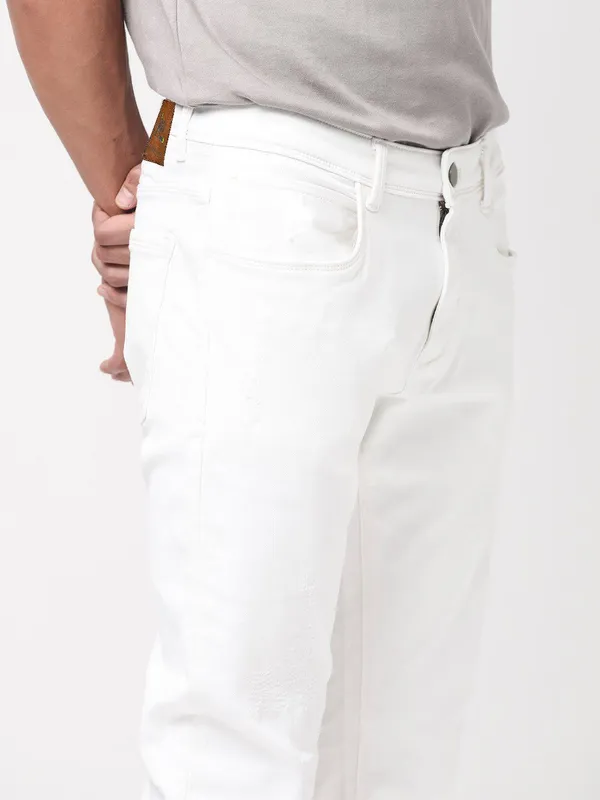 White_Cotton_Blend_Slim_Mid_Rise_Jeans_For_Men