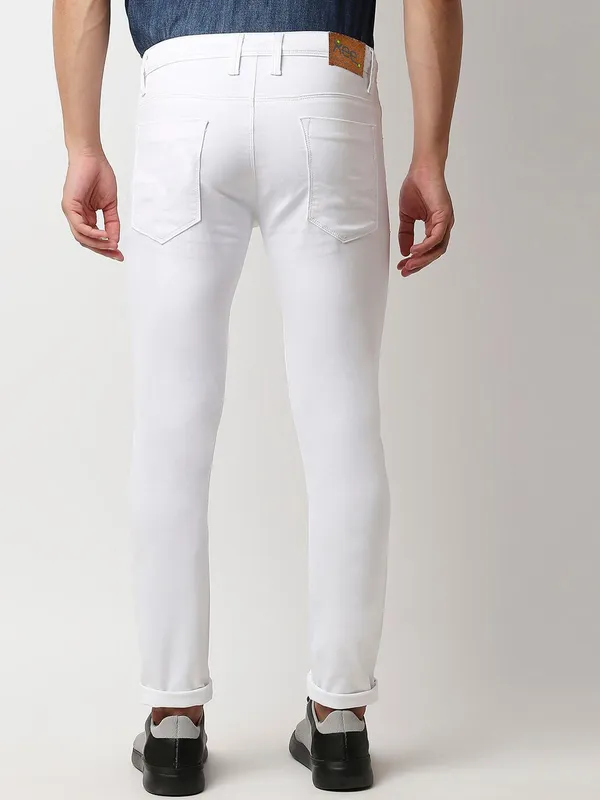 White_Cotton_Blend_Slim_Mid_Rise_Jeans_For_Men