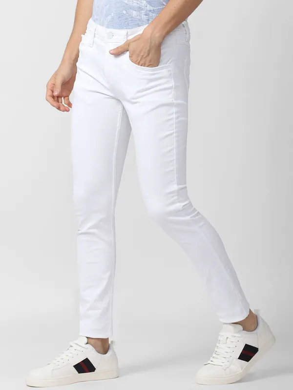 White_Cotton_Blend_Slim_Mid_Rise_Jeans_For_Men