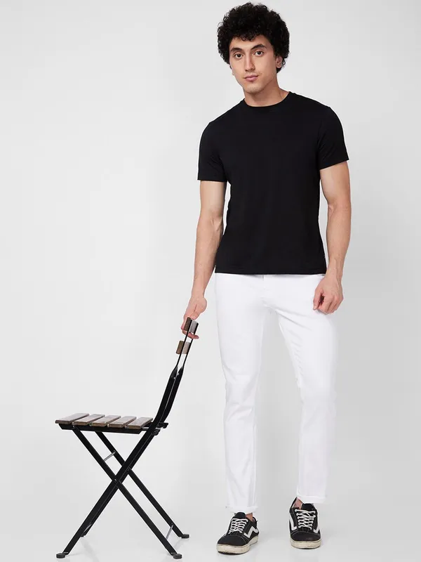 White_Cotton_Blend_Slim_Mid_Rise_Jeans_For_Men