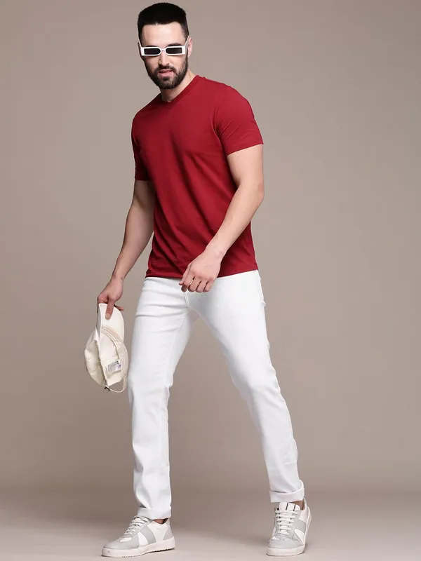 White_Cotton_Blend_Slim_Mid_Rise_Jeans_For_Men