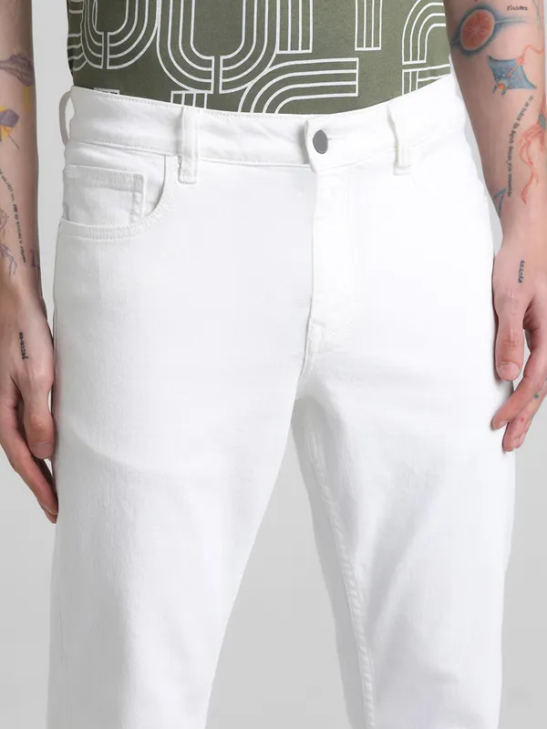 White_Cotton_Blend_Slim_Mid_Rise_Jeans_For_Men