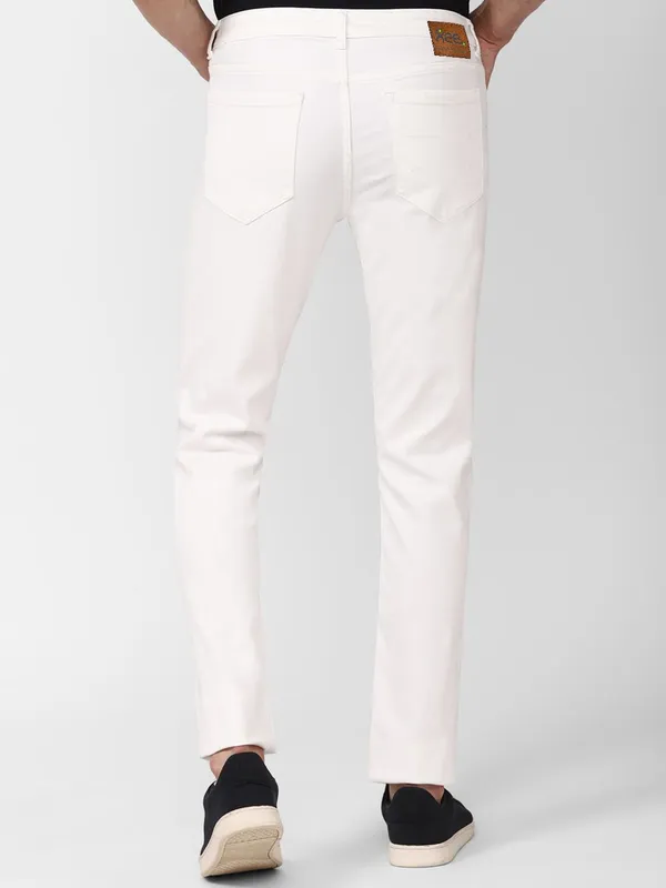 White_Cotton_Blend_Slim_Mid_Rise_Jeans_For_Men