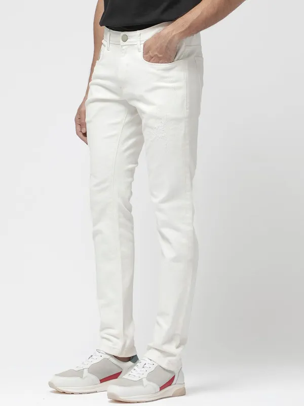 White_Cotton_Blend_Slim_Mid_Rise_Jeans_For_Men