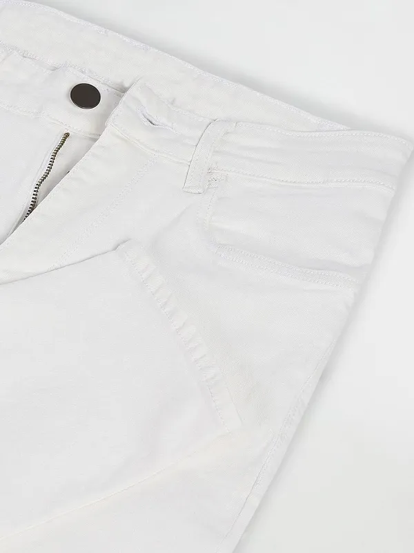 White_Cotton_Blend_Slim_Mid_Rise_Jeans_For_Men