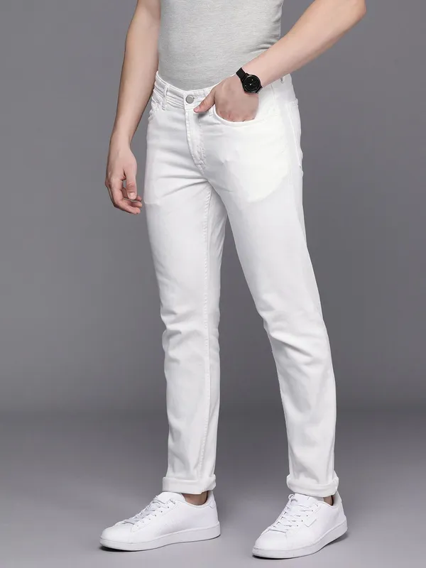 White_Cotton_Blend_Slim_Mid_Rise_Jeans_For_Men