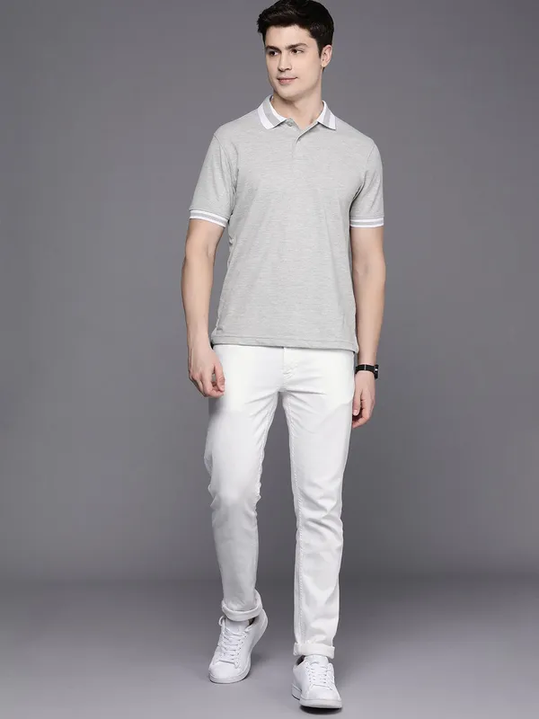 White_Cotton_Blend_Slim_Mid_Rise_Jeans_For_Men