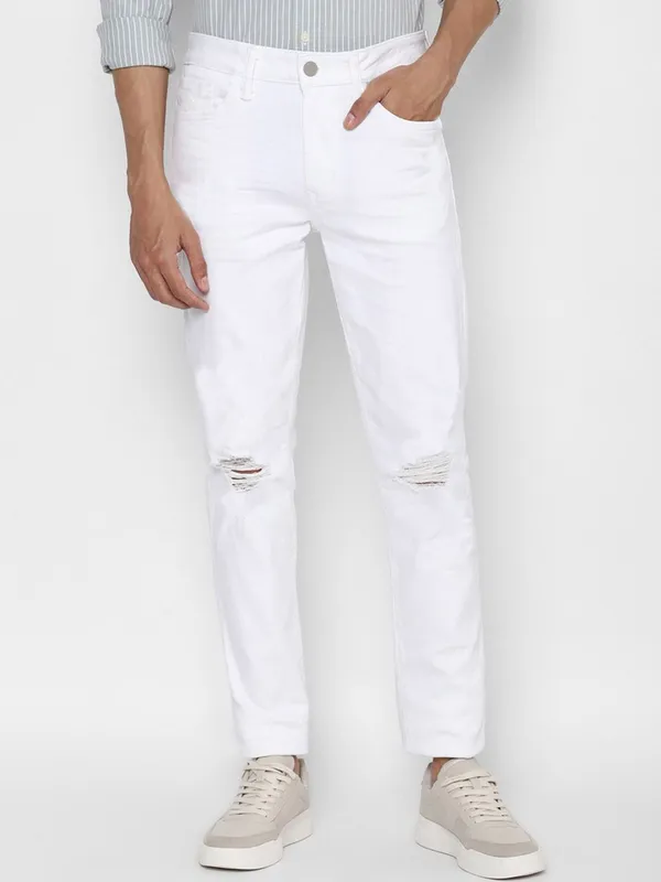 White_Cotton_Blend_Slim_Mid_Rise_Jeans_For_Men