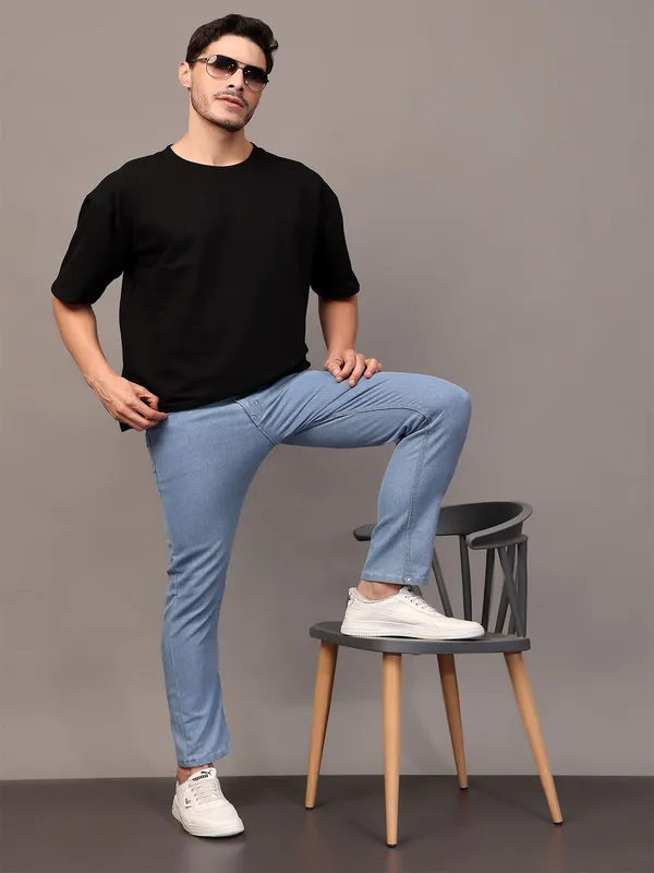 Blue_Cotton_Blend_Relaxed_Fit_Mid_Rise_Jeans_For_Men