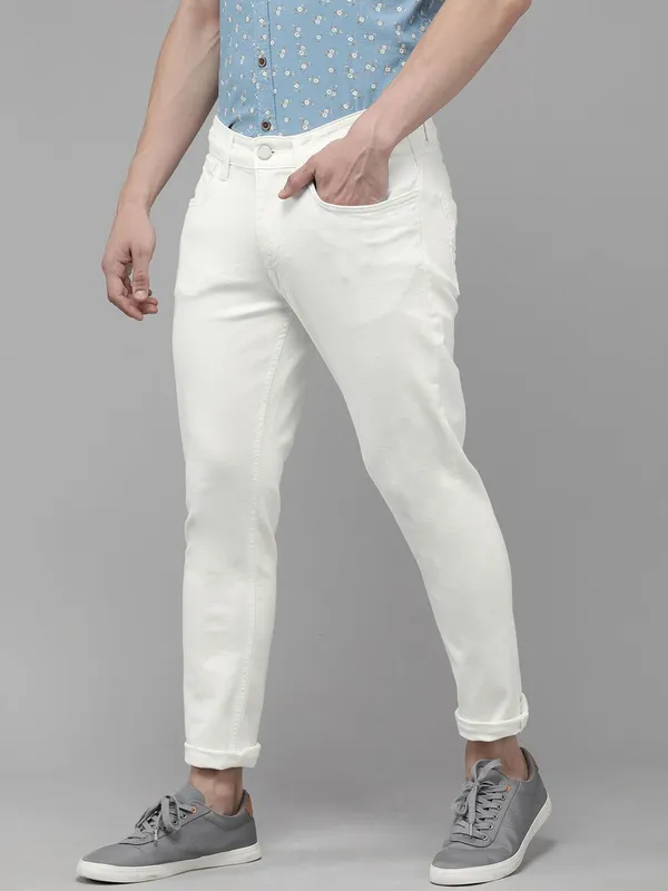 White_Cotton_Blend_Slim_Mid_Rise_Jeans_For_Men