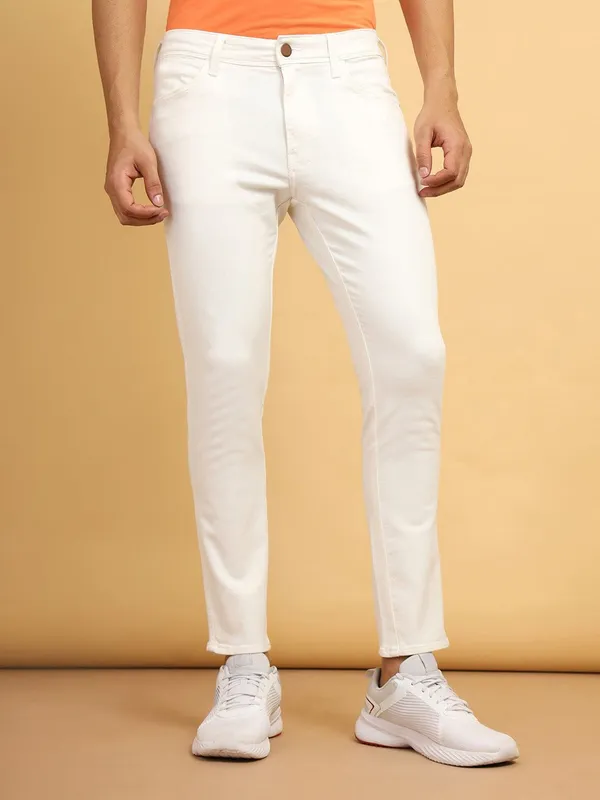 White_Cotton_Blend_Slim_Mid_Rise_Jeans_For_Men
