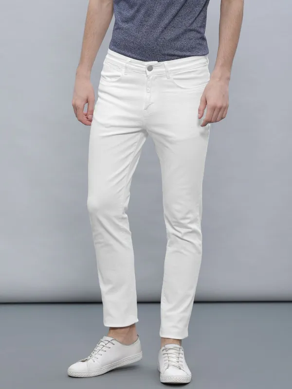 White_Cotton_Blend_Slim_Mid_Rise_Jeans_For_Men