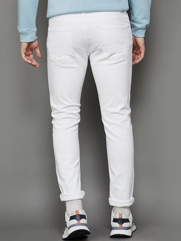 White_Cotton_Blend_Slim_Mid_Rise_Jeans_For_Men