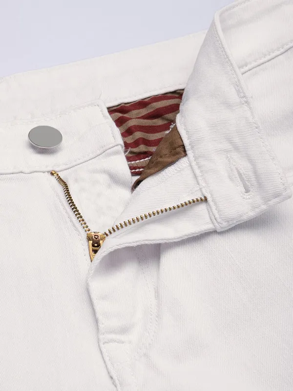 White_Cotton_Blend_Slim_Mid_Rise_Jeans_For_Men