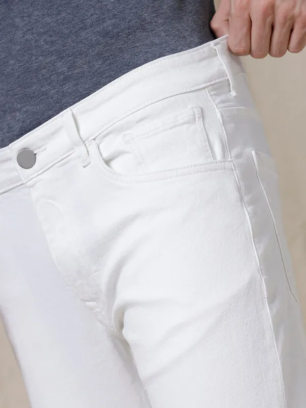 White_Cotton_Blend_Slim_Mid_Rise_Jeans_For_Men
