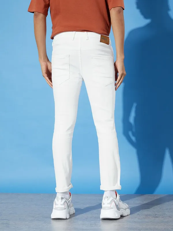 White_Cotton_Blend_Slim_Mid_Rise_Jeans_For_Men