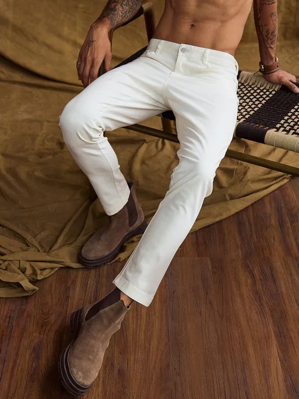 White_Cotton_Blend_Slim_Mid_Rise_Jeans_For_Men