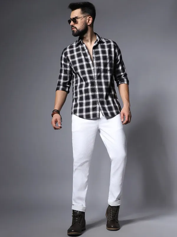 White_Cotton_Blend_Slim_Mid_Rise_Jeans_For_Men