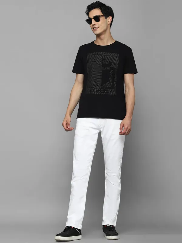 White_Cotton_Blend_Slim_Mid_Rise_Jeans_For_Men